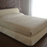 Letto imbottito con rivestimento sfoderabile